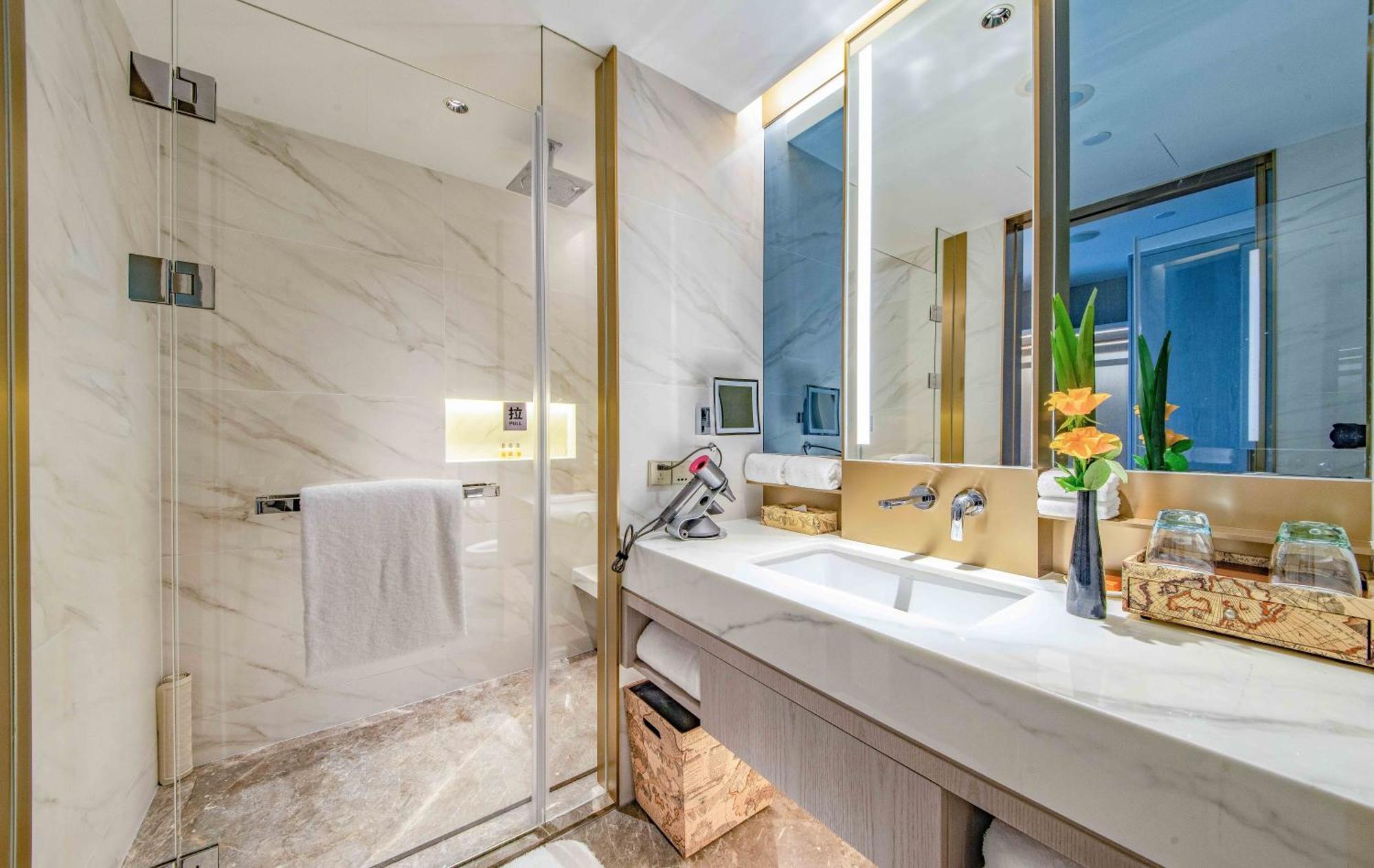 Premium Zimmer mit Kingsize-Bett und Zugang zur Lounge - obere Etage