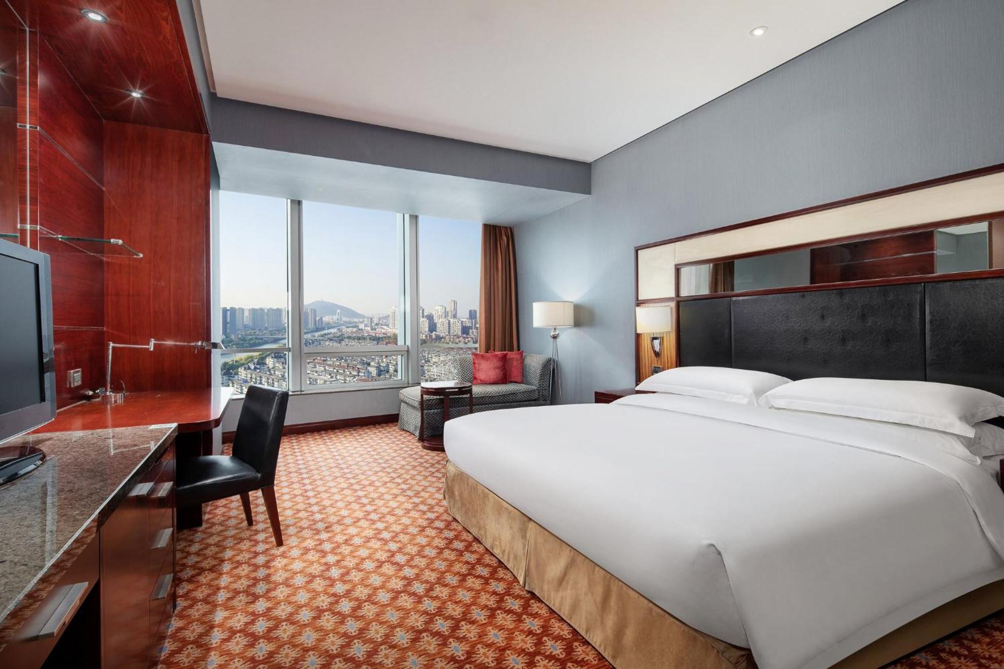 Standard King Room - High Floor/Lounge Access