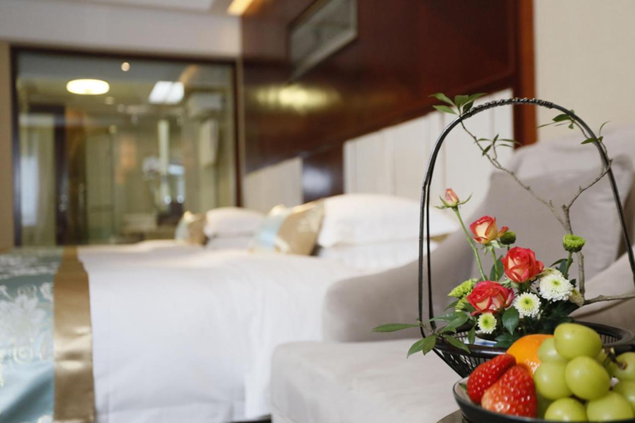 Business Queen Room