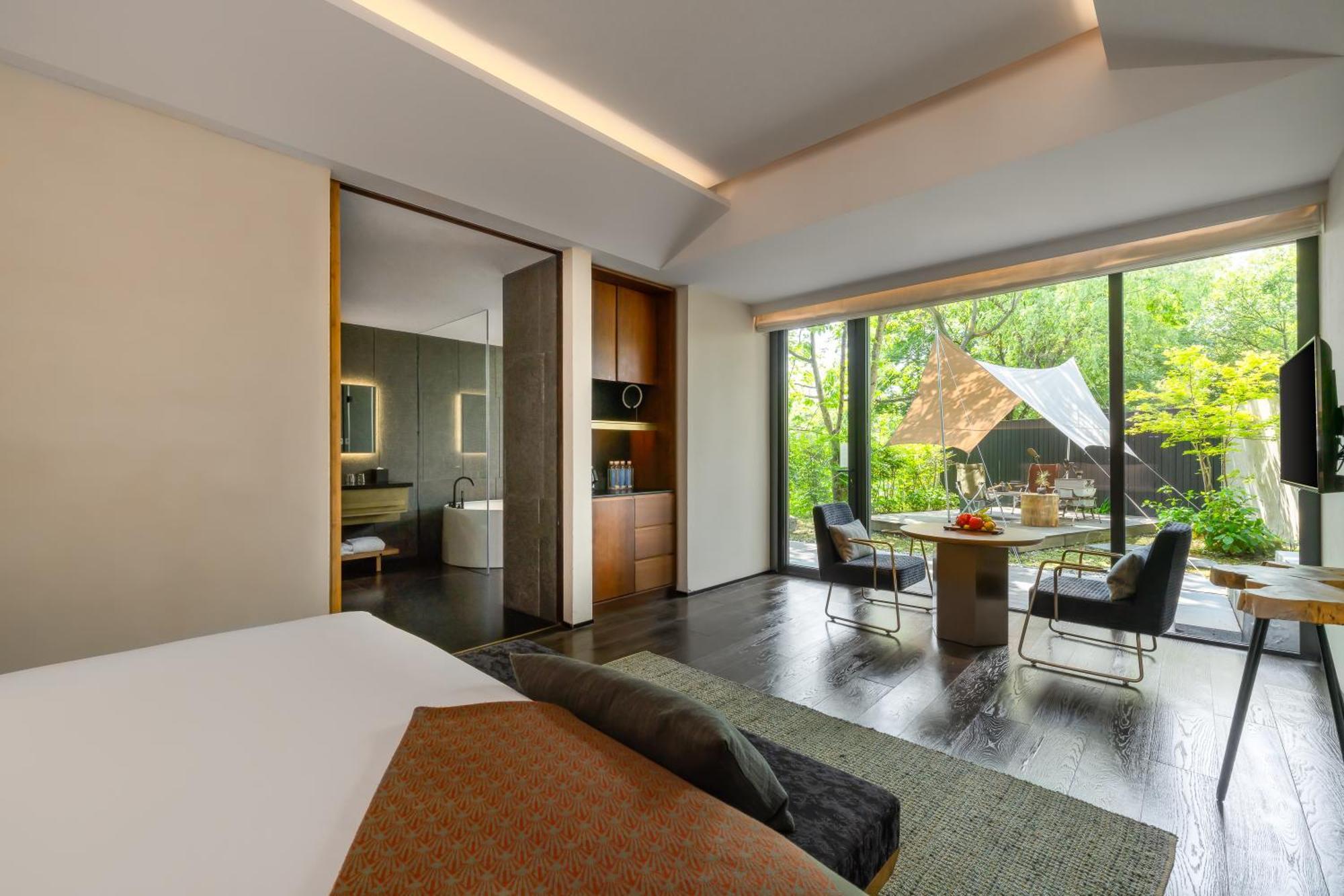 Standard Suite,1543902316:JPEG