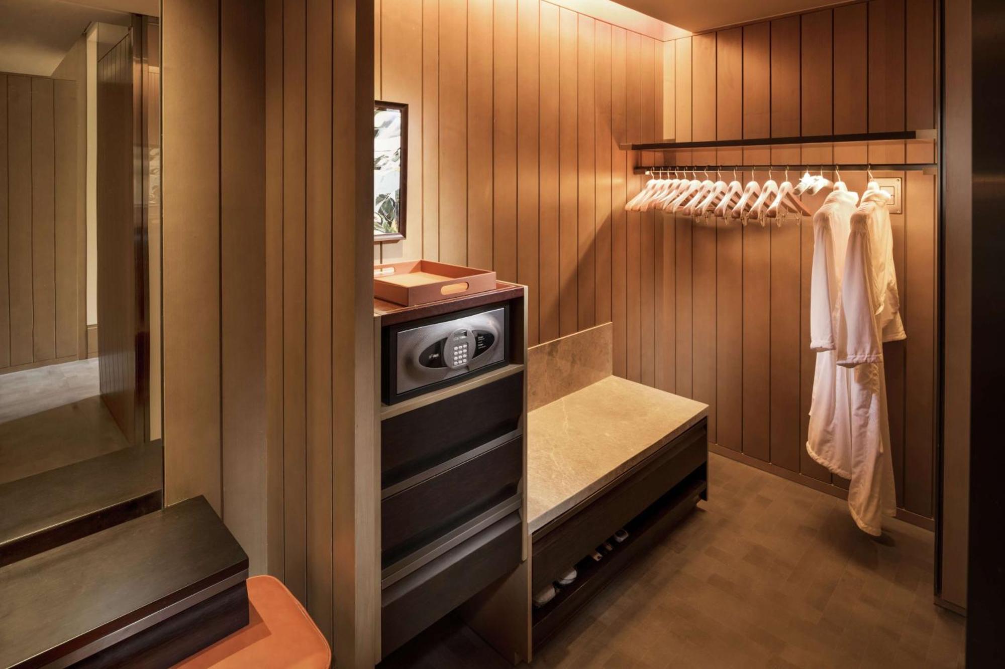 Deluxe Zimmer mit Kingsize-Bett