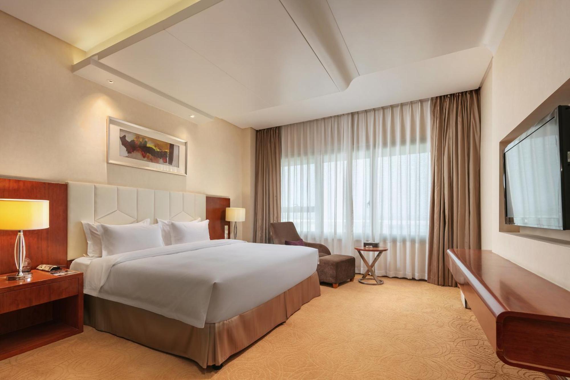 Executive Suite,1646347521:JPEG