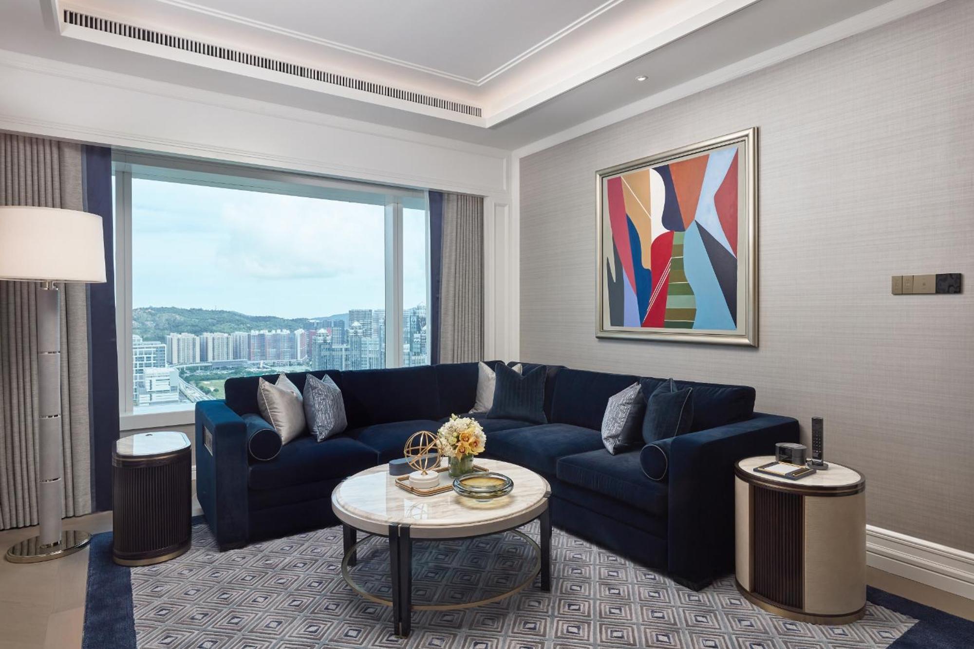 One-Bedroom Grand Elizabeth Suite with Two Double Beds and City View