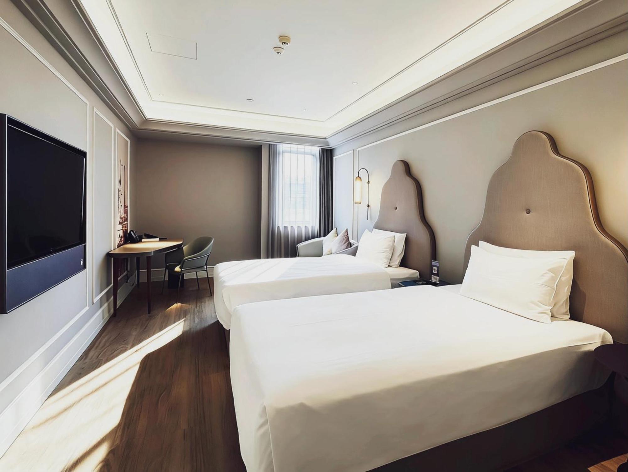Deluxe Room Twin Beds