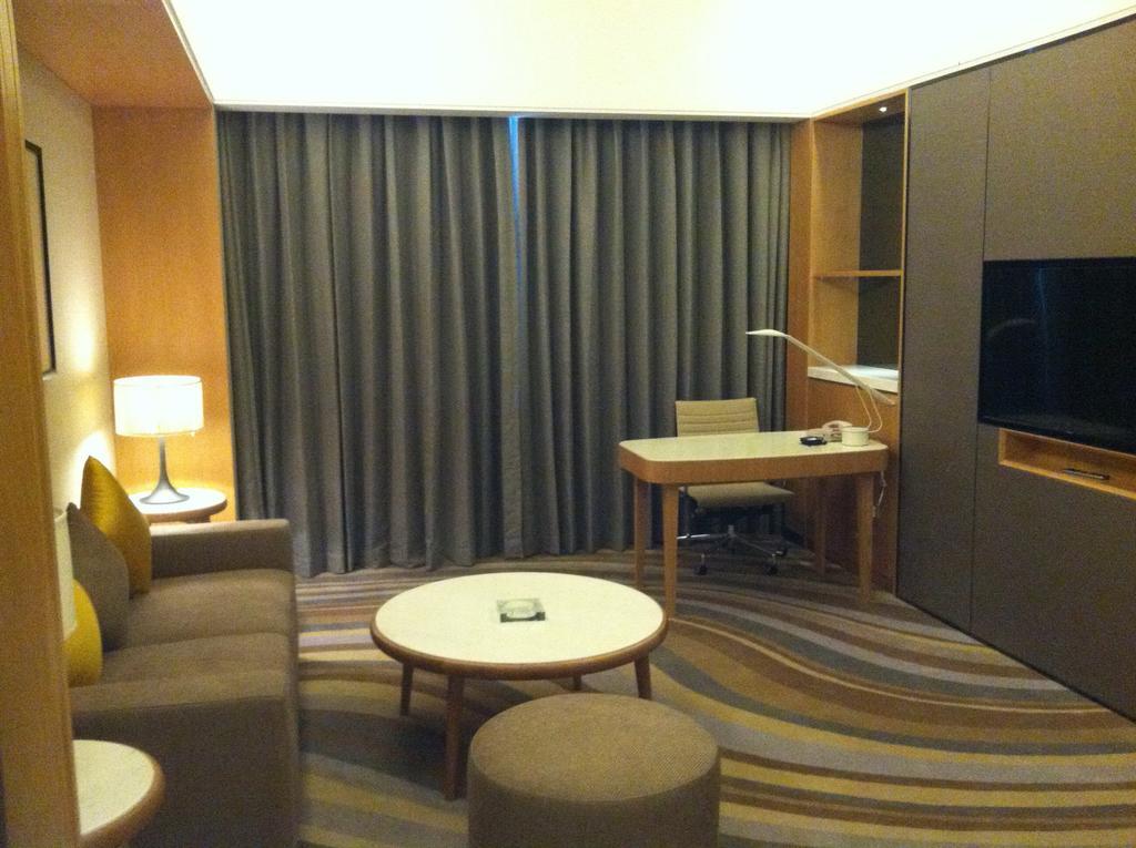 Deluxe Queen Suite