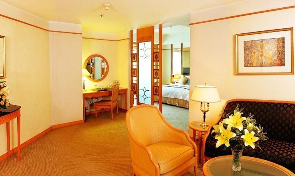 One-Bedroom King Suite