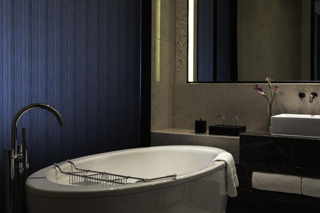 Superior Zimmer mit Kingsize-Bett und Stadtblick