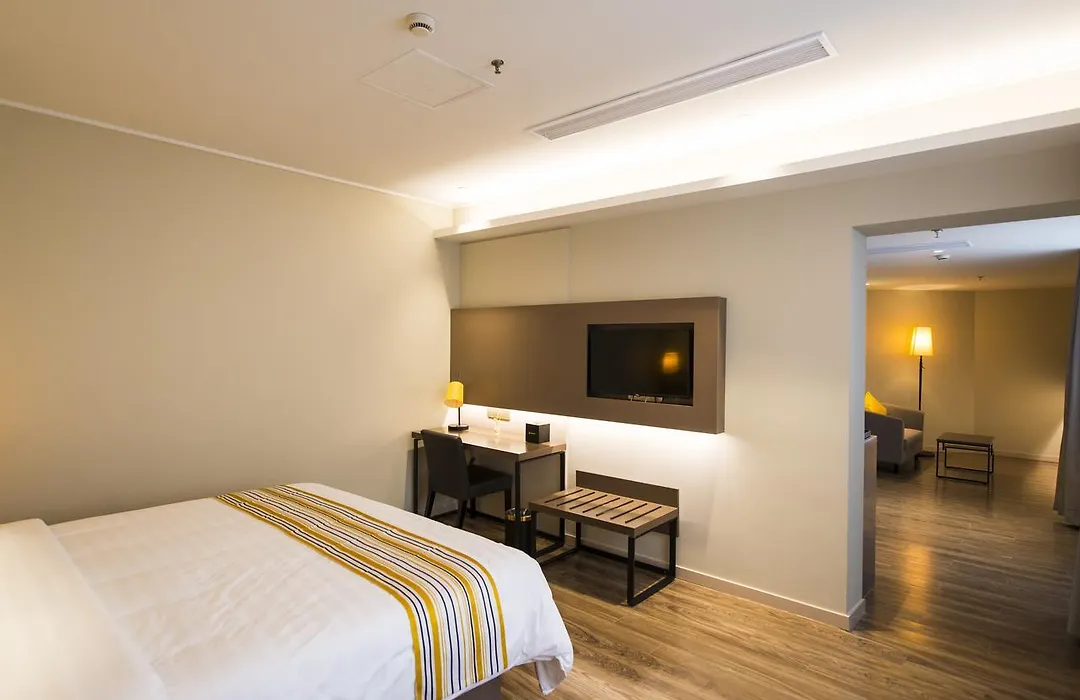 Home Inn Plus Shanghai People'S Square East Jinling Road-1