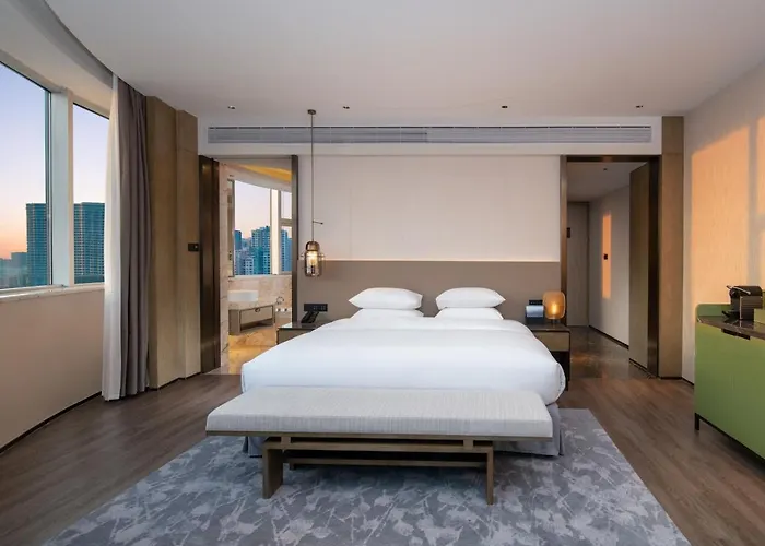 Golden Shining New Century Grand Hotel Beihai