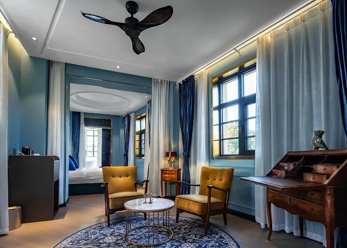 Moon And Chalice Boutique Hotel