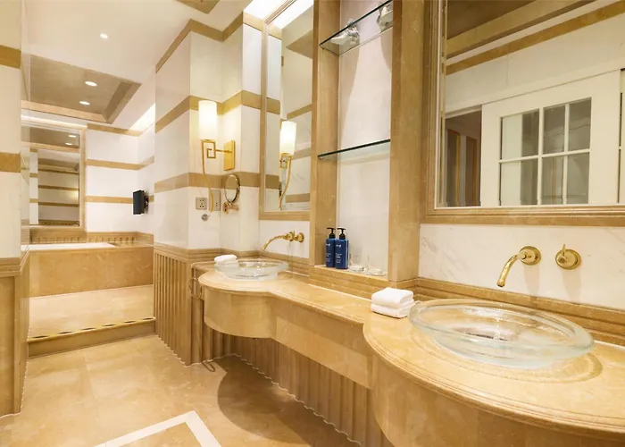 Radisson Blu Hotel Shanghai New World, China