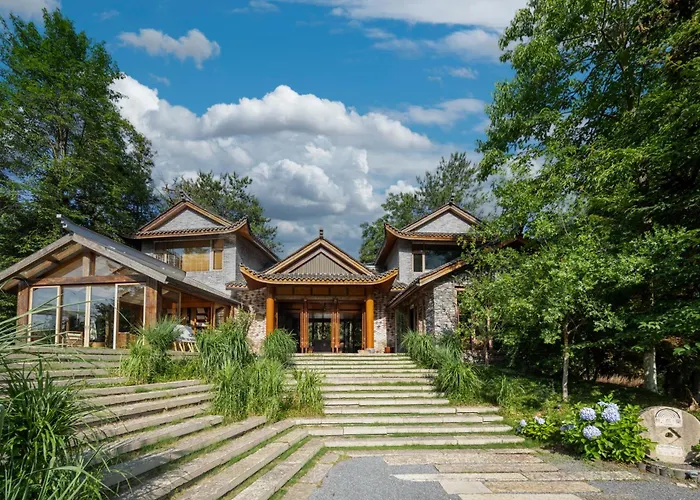 Evergreen Forest Retreat , Local Cultural Experience, Beside National Forest Park Middle Gate, Luxury Nature Escape, English Speaking Butler, Free 24H Pickup, Travel Itinerary