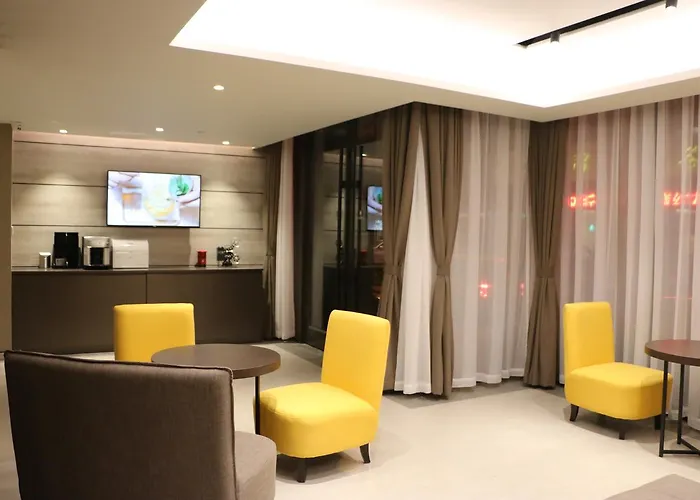 Home Inn Plus People'S Square East Jinling Road